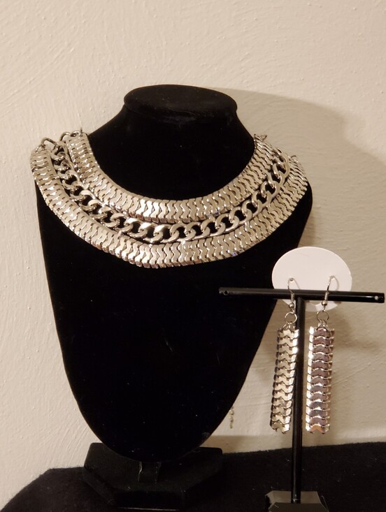 Jewelry - Collar Style 20-in Liquid Silver Link Type Chain Set New